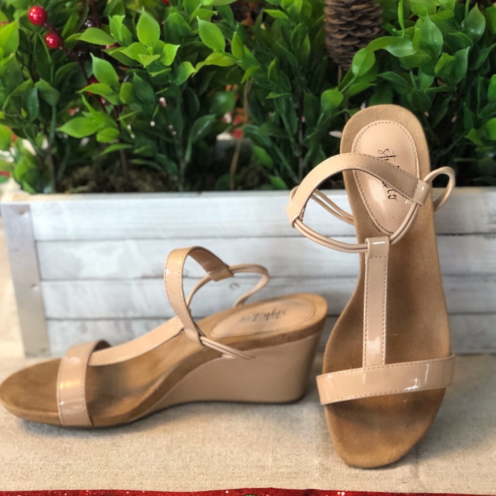 Women's Wedge Sandal Nude Size 6